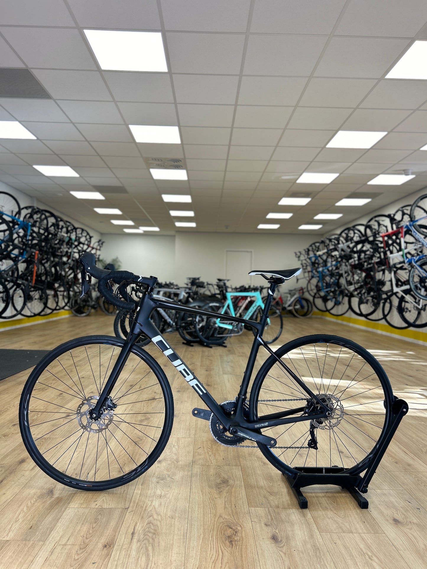 Cube Attain Carbon Disc Racefiets