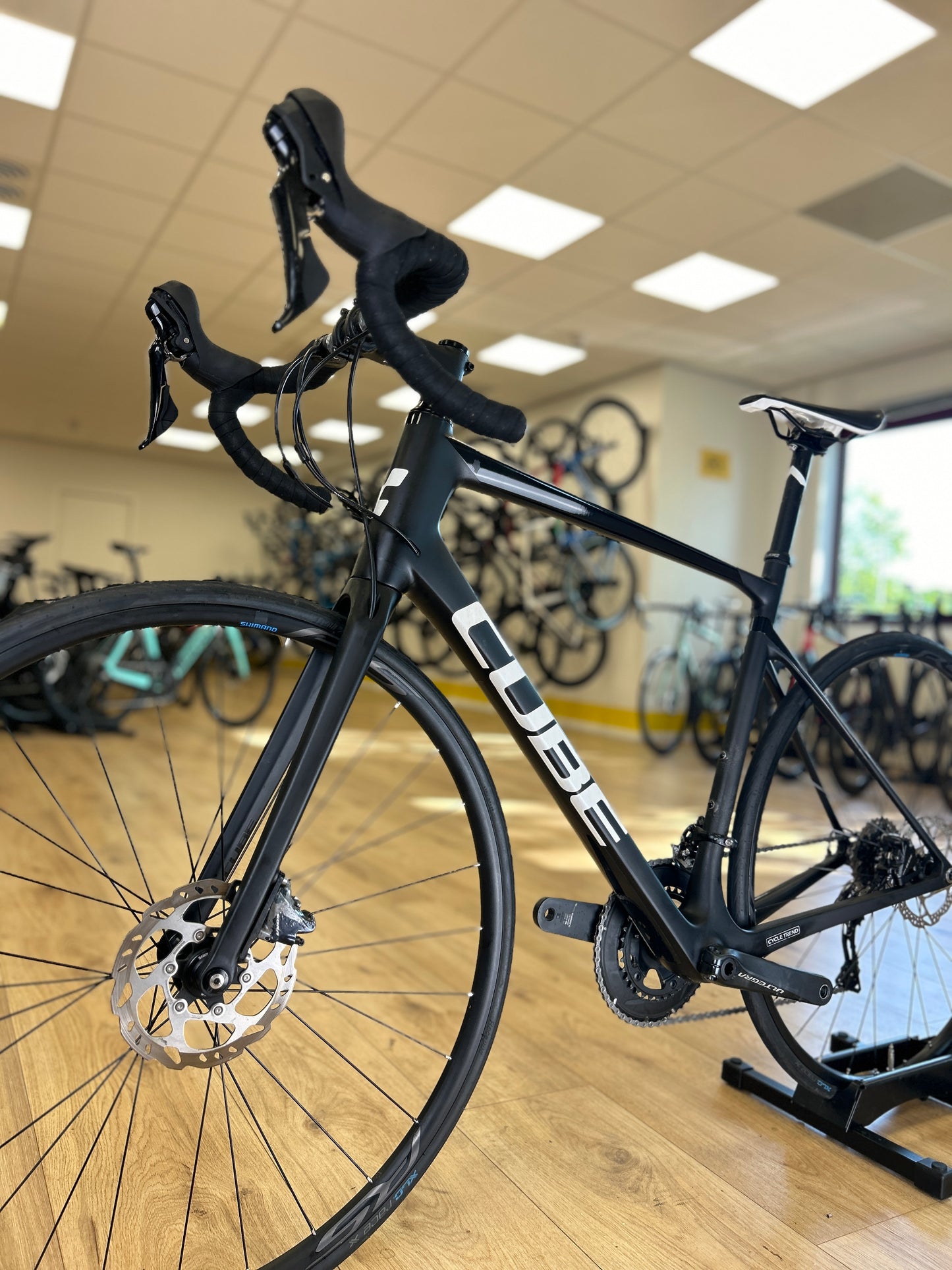 Cube Attain Carbon Disc Racefiets