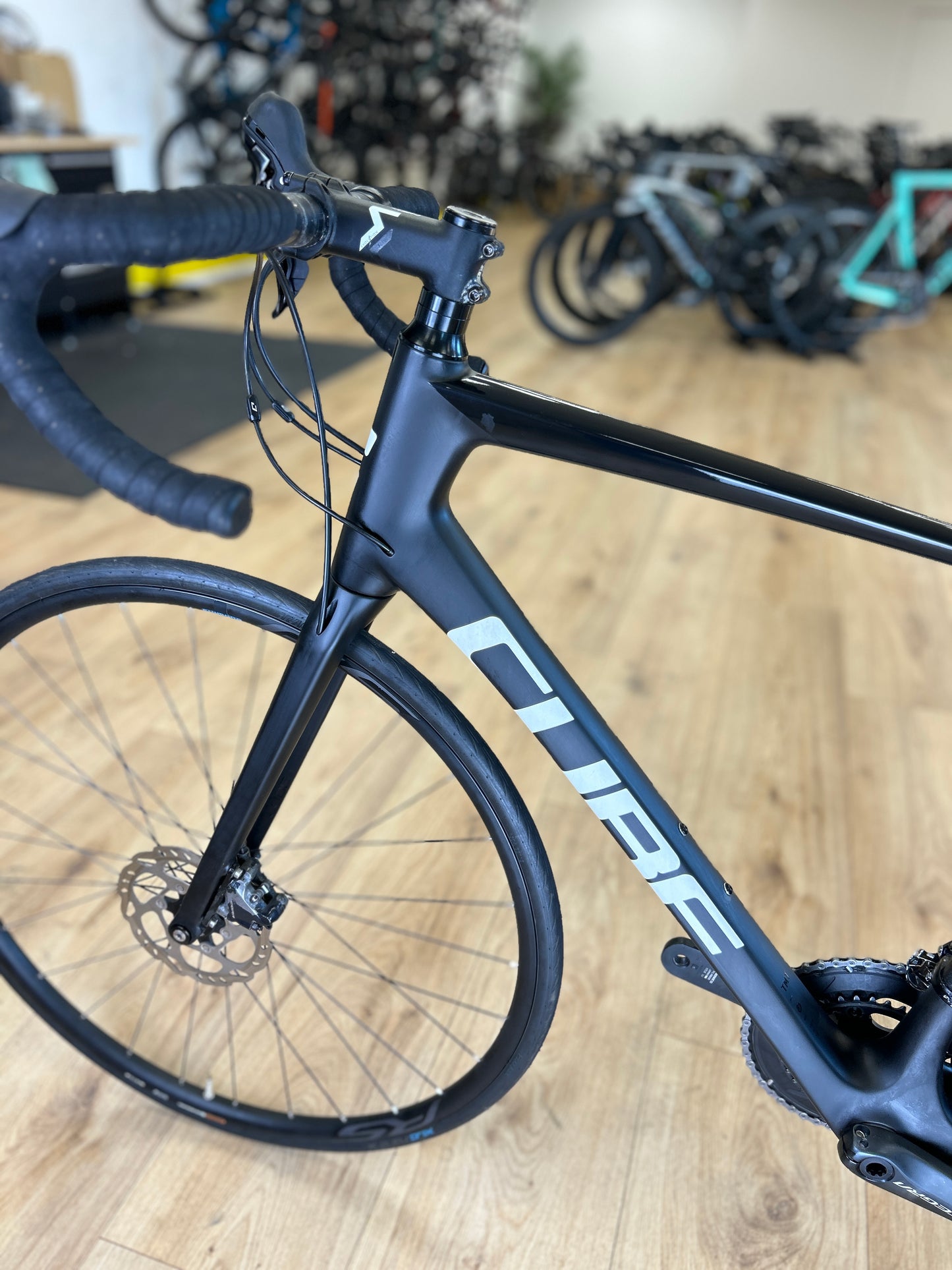 Cube Attain Carbon Disc Racefiets