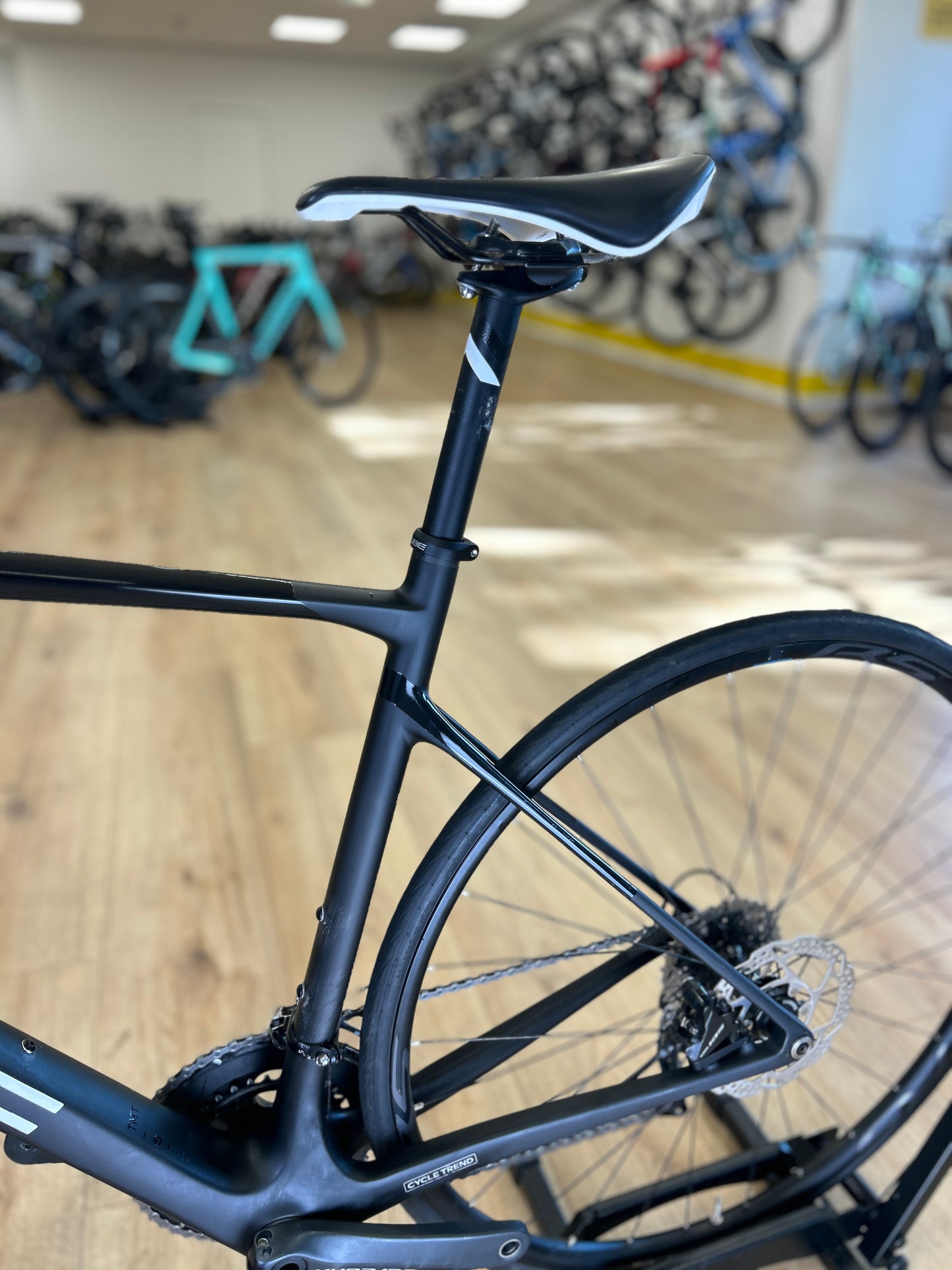 Cube Attain Carbon Disc Racefiets