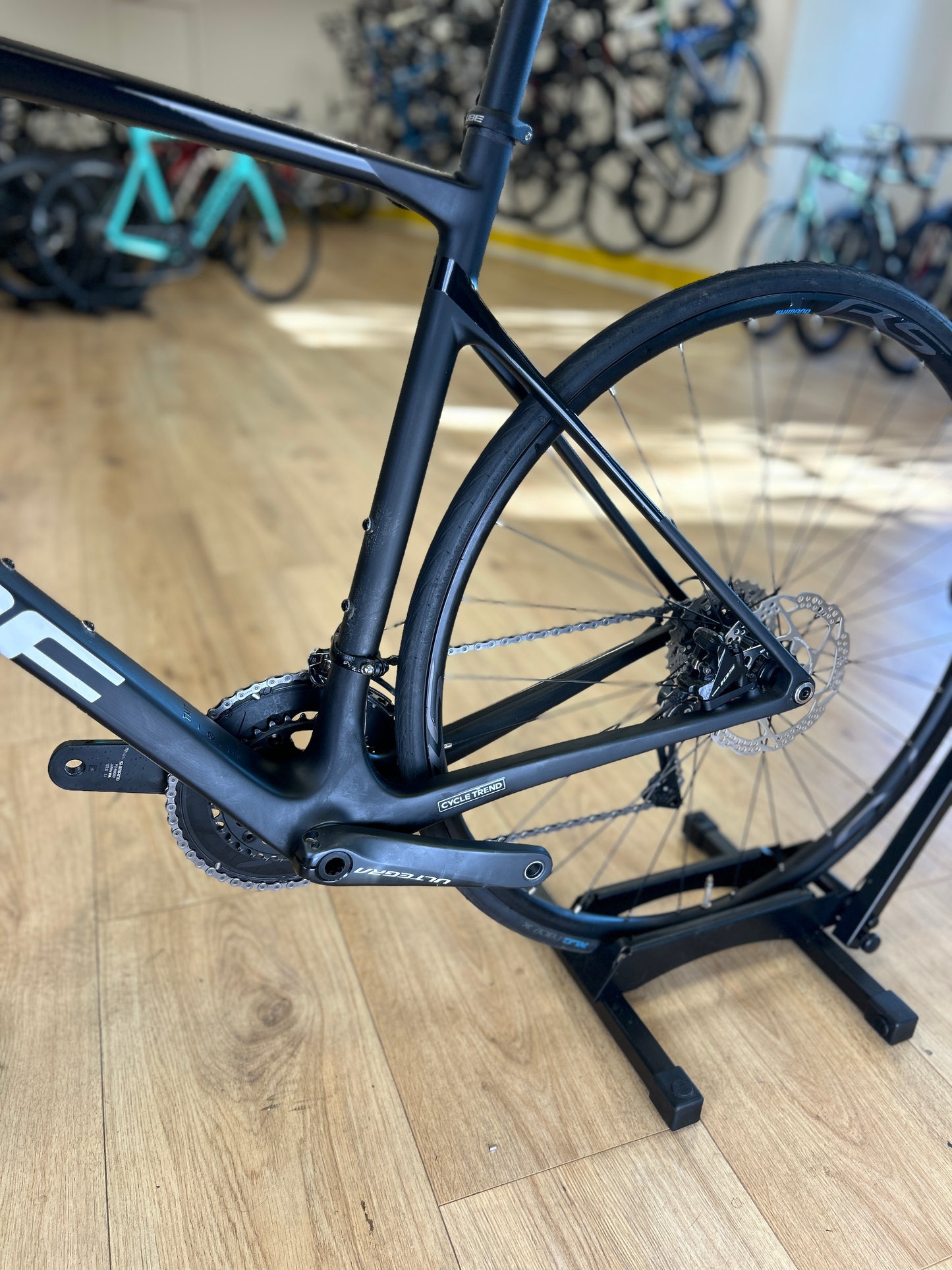 Cube Attain Carbon Disc Racefiets