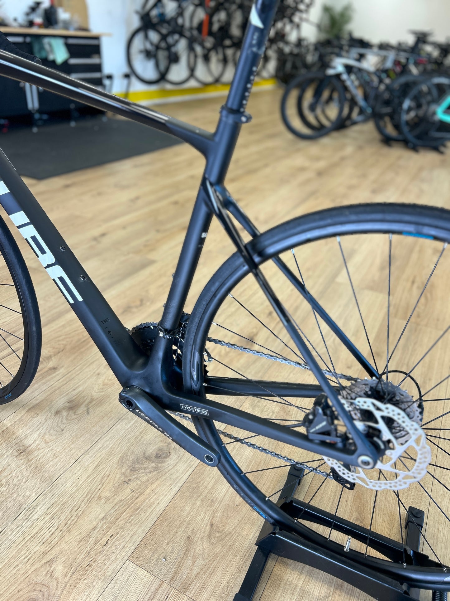Cube Attain Carbon Disc Racefiets