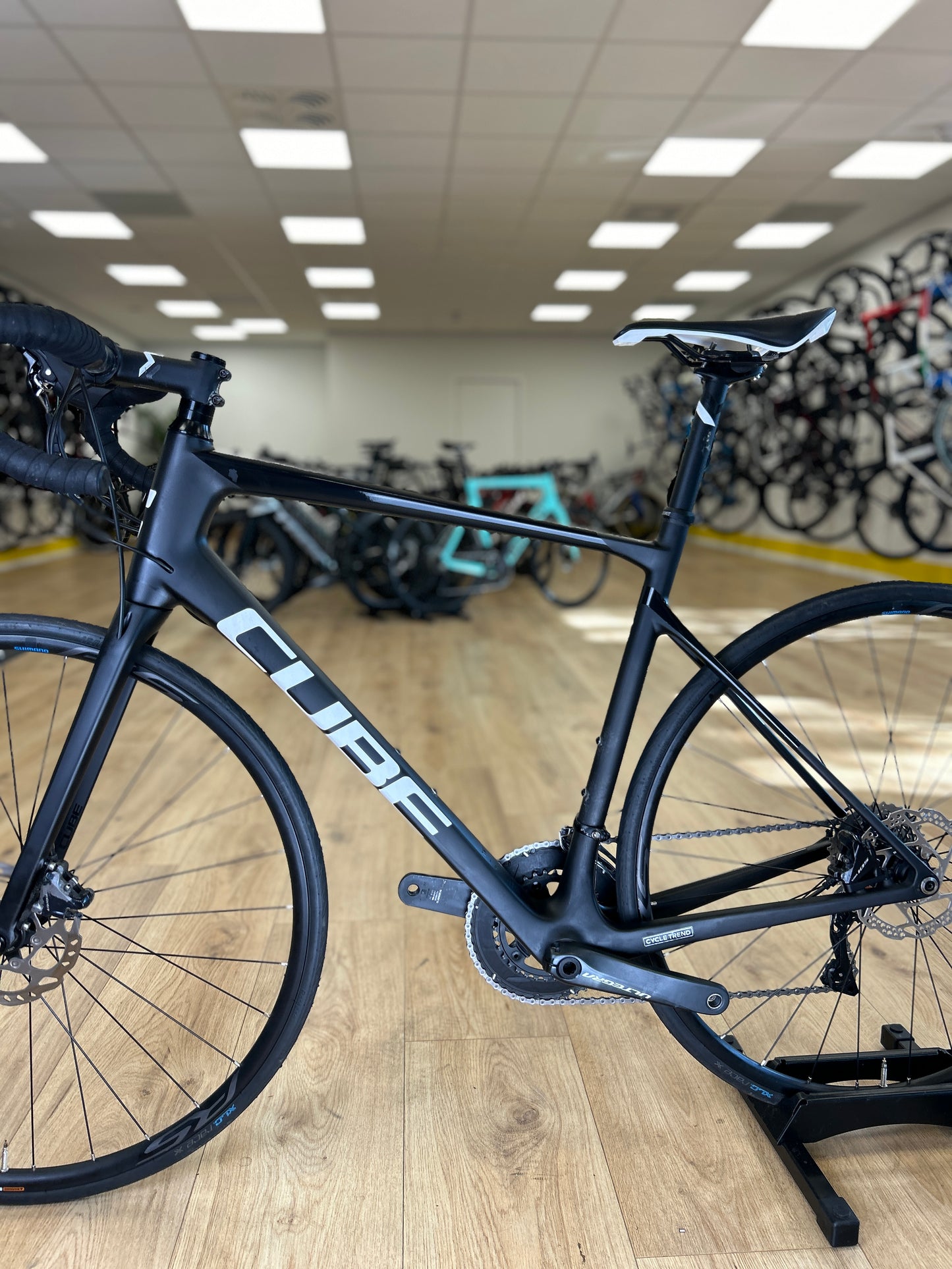 Cube Attain Carbon Disc Racefiets