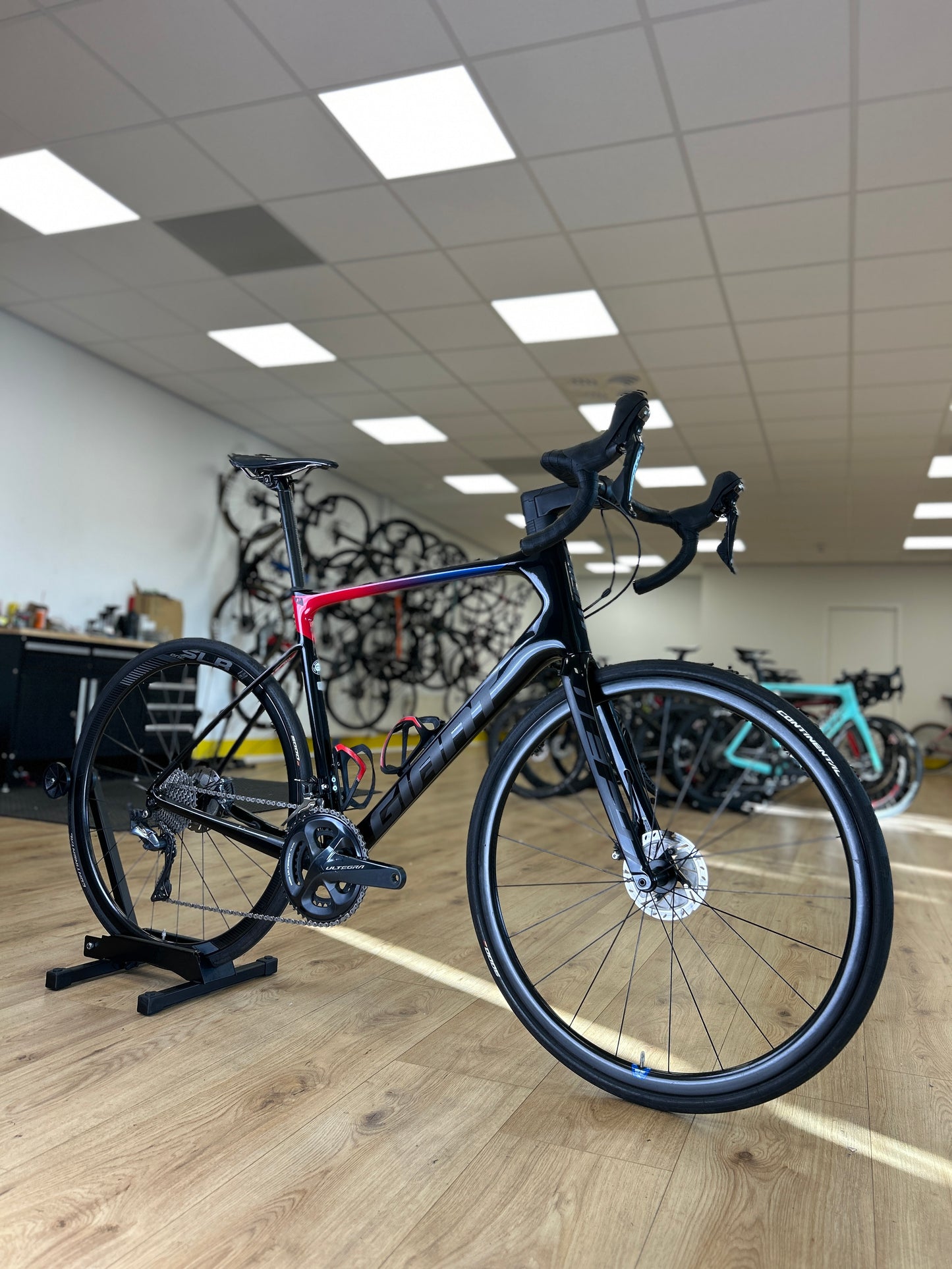 Giant Defy Advanced Pro Carbon Disc Racefiets