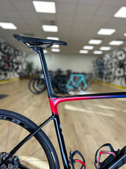 Giant Defy Advanced Pro Carbon Disc Racefiets