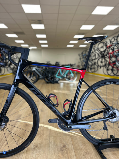 Giant Defy Advanced Pro Carbon Disc Racefiets