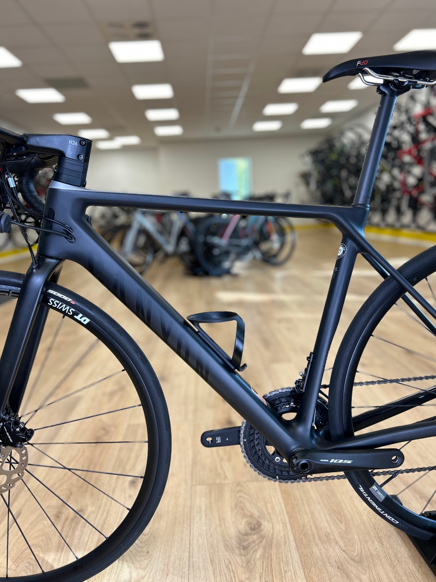 200km Canyon Ultimate Disc Carbon Racefiets