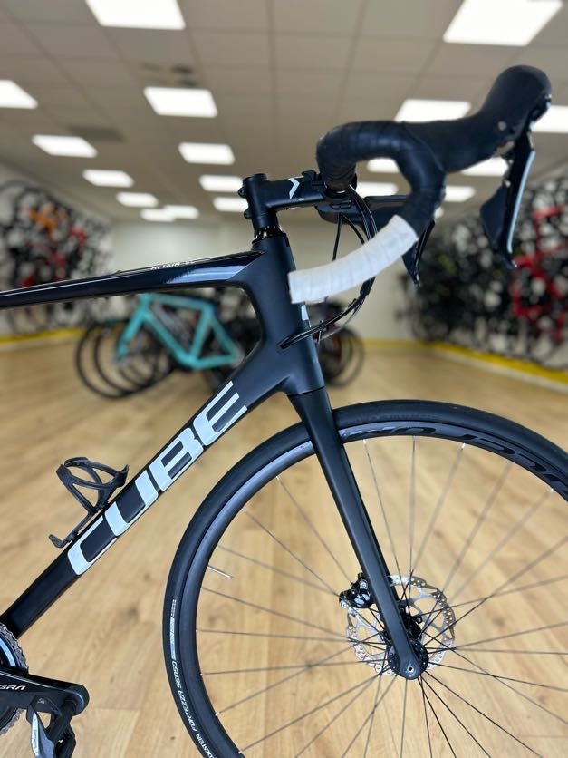 Cube Attain Ultegra Disc Carbon Racefiets