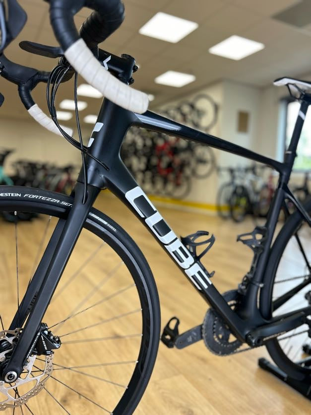 Cube Attain Ultegra Disc Carbon Racefiets