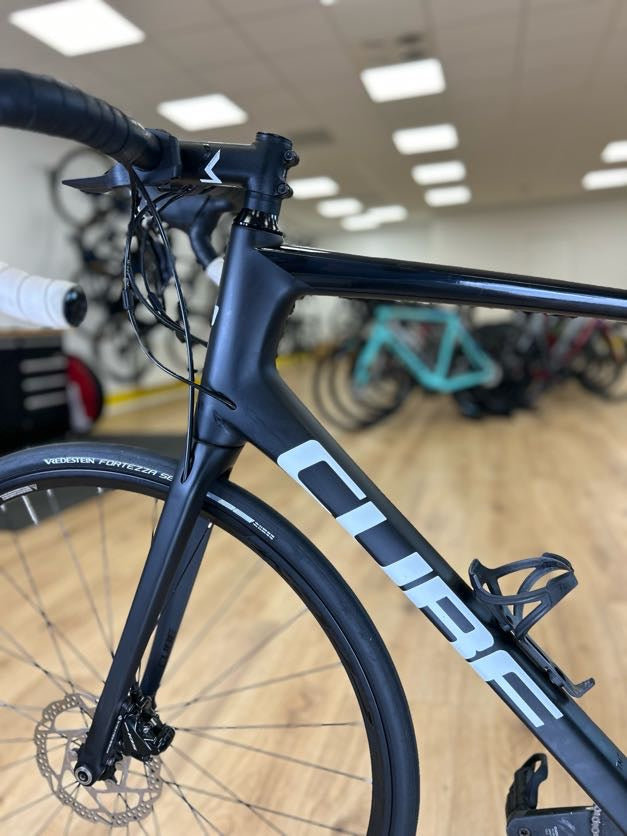 Cube Attain Ultegra Disc Carbon Racefiets