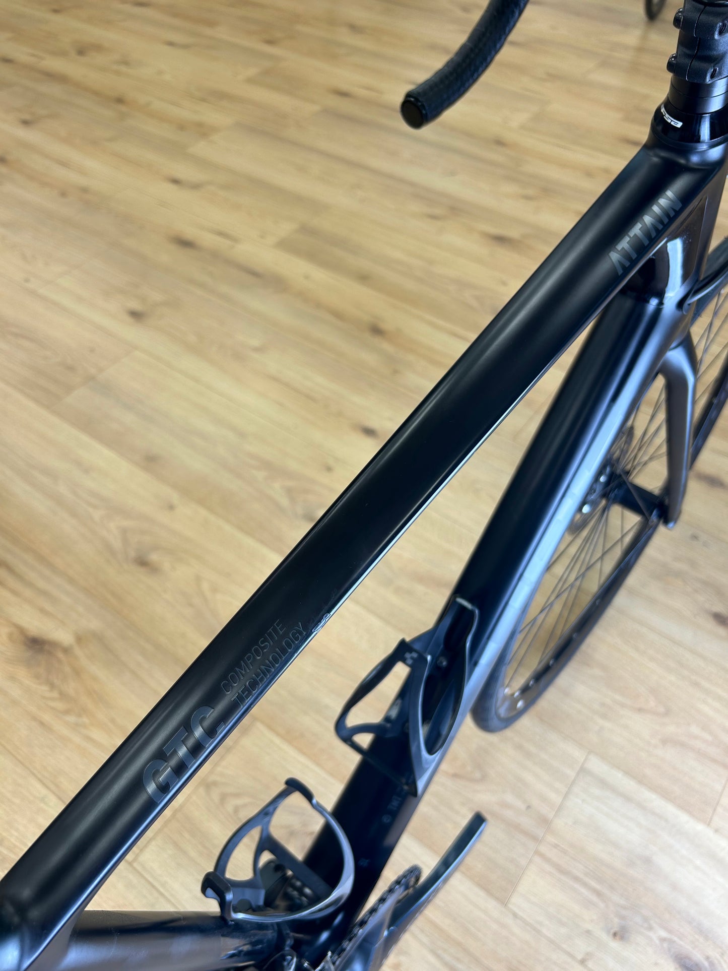 Cube Attain Carbon Ultegra Racefiets